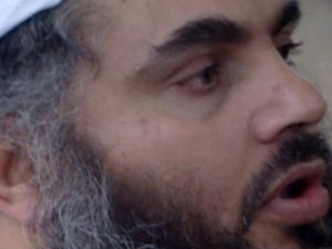 رجل الدين المتشدد الأردني عمر محمود عثمان المعروف بـ (أبو قتادة)