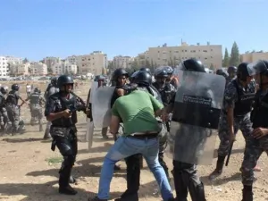 الدرك الأردني يفرق بالقوة اعتصاما قرب السفارة الاسرائيلية في العاصمة عمان/ أرشيفية