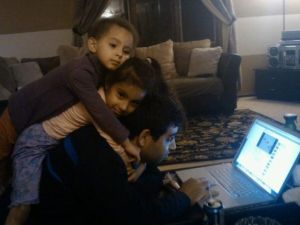 طرد "رامي" من أمريكا، يعني الحكم على طفلتيه باليتم وفقدان الأب