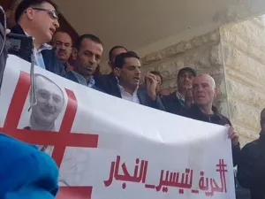 وقفة احتجاجية أمام نقابة الصحفيين الاردنيين للتضامن مع الكاتب والصحفي تيسير النجار