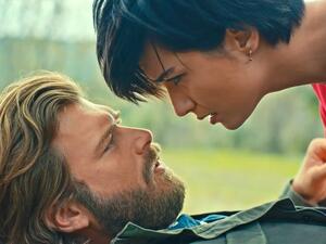 لقطة من مسلسل جسور والجميلة