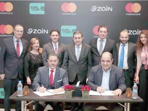 فريز (وسط) يحضر توقيع الاتفاقية بين الهناندة والجبالي