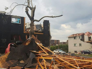 يبدو الأمر كما لو أن قنبلة سقطت