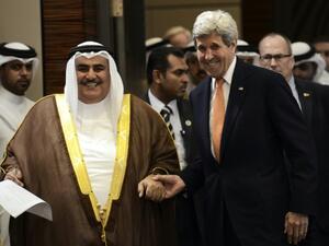 Bahrain's Foreign Affairs Minister Sheikh Khaled bin Ahmed al-Khalifa (L) with US Secretary of State John Kerry in Manama on April 7, 2016. (AFP/Mohammed Al-Shaikh)