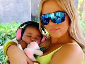 The 'Keeping Up With The Kardashians' star admitted she found it difficult to feed her daughter True naturally (Source: khloekardashian - Instagram)