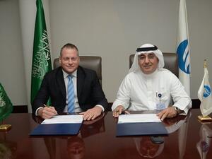 Johan van der Westhuyzen, Regional director for DSS – Turkey, Middle East and Sub-Saharan Africa and His Excellency Ali Al-Hazmi, Governor of SWCC, during the signing ceremony