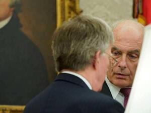 ردا على سؤال عن الواقعة قال ترامب للصحفيين "لم أسمع بالأمر" 