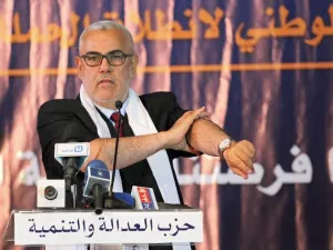 يجد بنكيران نفسه عاجزا على إقناع بعض الأحزاب السياسية في الانضمام له 