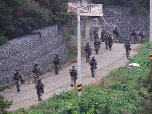 مثل هذا الانشقاق نادر ولكن حدث العديد من عمليات الفرار خلال السنوات الأخيرة