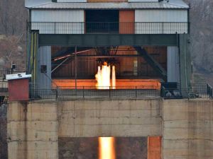 تطمح بيونغ يانغ إلى تطوير صاروخ بالستي عابر للقارات