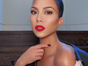 Khloe left an enigmatic response in the comments (Source: kourtneykardash / Instagram ) 