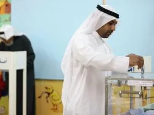 شراء الأصوات يطفو على سطح الانتخابات البرلمانية الكويتية
