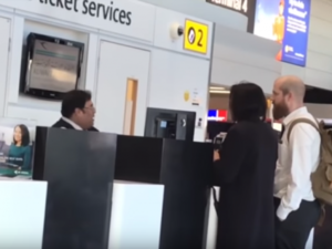 مشادة بين الاسرائيلية وموظف الخطوط الكويتية 