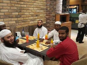 الشيخ العلي نشر قبل أيام فيديو تلقينه مواطنا ببوركينا فاسو الشهادتين لدخول الإسلام 