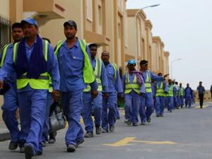 انتهاكات فاضحة بحق عمال ورشات مونديال قطر 
