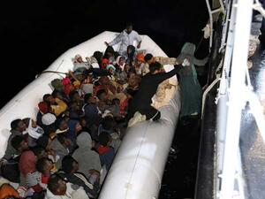 فقدان 63 مهاجرا إثر غرق زورقهم قبالة السواحل الليبية
