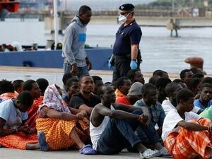 إنقاذ 45 مهاجرا غير شرعي قبالة سواحل تونس
