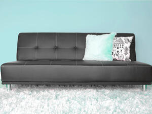 أسهل طريقة لإزالة العلكة تجميدها وبعد ذلك رفعها عن المكان التي تلتصق به أسهل طريقة لإزالة العلكة تجميدها وبعد ذلك رفعها عن المكان التي تلتصق به