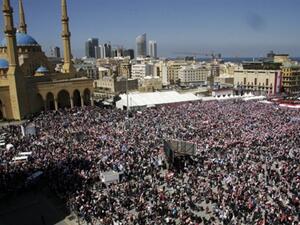 عشرات الآلاف من أنصار الحريري يتظاهرون وسط بيروت