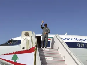 نجاد في مطار بيروت