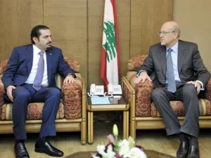 ميقاتي مجتمعا مع سعد الحريري خلال مشاورات التشكيل/أ.ف.ب