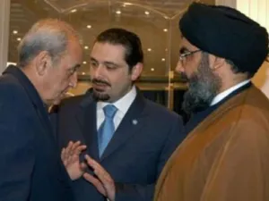 من اليمين: حسن نصرالله وسعد الحريري ونبيه بري