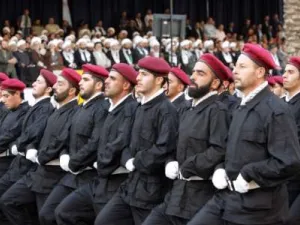 عناصر من حزب الله خلال استعراض عسكري في الضاحية الجنوبية لبيروت