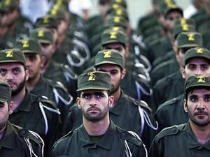 عناصر من حزب الله خلال عرض عسكري في بيروت