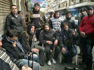 مسلحون لبنانيون في أحد شوارع طرابلس