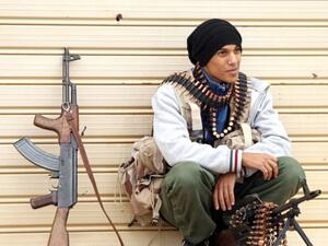 تنتشر في المنطقة قوات موالية لحكومة الوفاق، وأخرى تابعة للجيش 