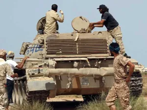 حفتر يسيطر على معظم الشرق الليبي ويتطلع إلى طرابلس