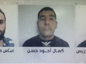 العملاء الثلاثة تم تجنيدهم عبر الإنترنت 
