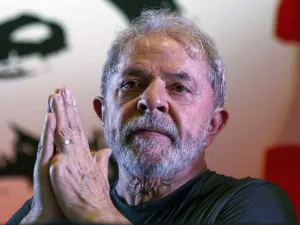 الرئيس البرازيلي الأسبق لولا يصل إلى سجن كوريتيبا
