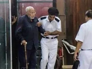 يبلغ عاكف من العمر 88 عاما 