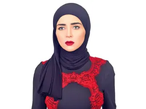 امتازت مكياج مي عز الدين بطلة مسلسل "رسايل" بصور مكياجها بأنه قوي