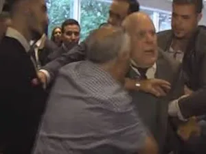  تعنيف رجل مسنّ على مرأى وزير مغربي في بروكسيل يثير سخطاً واسعاً