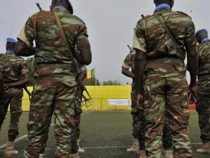 الجيش يدخل عاصمة بوركينا فاسو ويفاوض الانقلابيين
