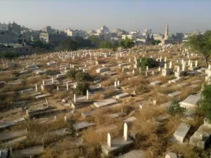 اشتباك داخل المقبرة الاسلاميه في الاردن 