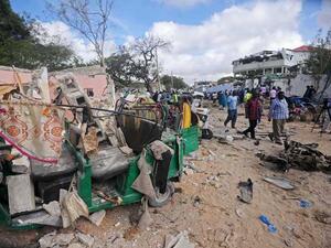 دمر الانفجار مبنى بلدية منطقة واداجير وأكثر من عشر سيارات 