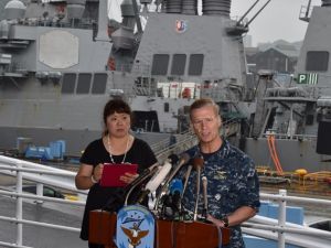 أشارت البحرية الأمريكية إلى أن هويات الضحايا سيعلن عنها عقب تبليغ ذويهم- أ ف ب