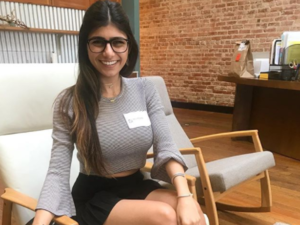 Sharing some pics on Twitter too, she called her pups “Mommy’s Little Angel” and “Mommy’s other lil angel!!” (Mia Khalifa / Instagram)