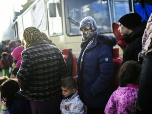 Migrant and refugees wait for a food distribution at their makeshift camp in the northern border village of Idomeni, on April 5, 2016. (AFP/Bulent Kilic)