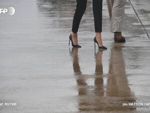 ميلانيا ترامب تتجه بكعب عال إلى تكساس المنكوبة 