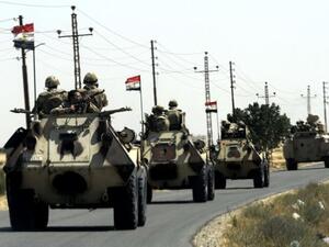 الجيش المصري إن أربعة من جنوده بينهم ضابط قتلوا خلال الأيام الخمسة الماضية  