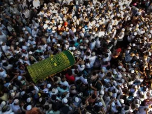قتل "كو ني" (63 عاما) المعروف بأنه من أنصار السلام والتسامح في البلاد برصاصة في رأسه 