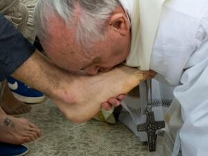 Pope Francis (R) kisses the feet of a young offender after washing them during a mass at the church of the Casal del Marmo youth prison on the outskirts of Rome. (AFP PHOTO / OSSERVATORE ROMANO/HO)
