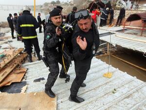 Divers belonging to an Iraqi search and rescue team try to recover the bodies, after the sinking of a floating restaurant belonging to the Lebanese Club in Baghdad. (AFP PHOTO/AHMAD AL-RUBAYE)