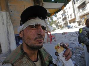 A Syrian government forces soldier eats a sandwich on July 31, 2013 in the al-Khalidiyah district of Syria's central city of Homs. (AFP)