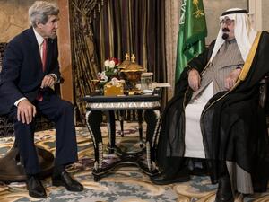 US Secretary of State John Kerry and Saudi Arabia's King Abdullah bin Abdulaziz al-Saud talk before a meeting at the King's desert encampment on January 5, 2014 [AFP]