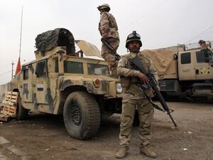 Iraqi soldiers monitor a checkpoint East of Baghdad on January 10, 2014. [AFP]